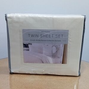 TWIN Sheet Set ~ Free Shipping! ☆ NWT